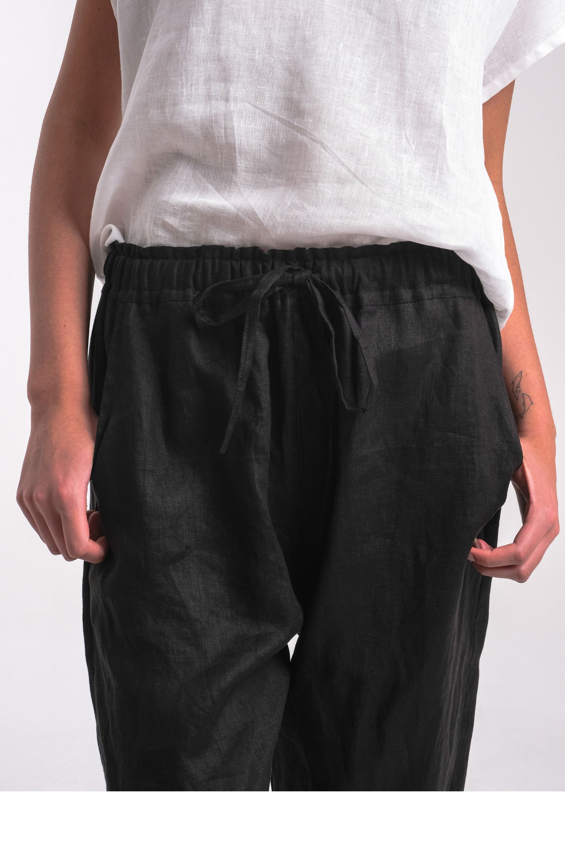 Black Linen pant with pockets | Sara-Pants-Donnah