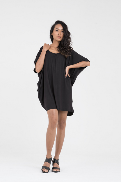 Black Jersey relaxed cocoon dress l Sustainable fashion l Donnah Black Jersey relaxed cocoon dress l Sustainable fashion l Donnah